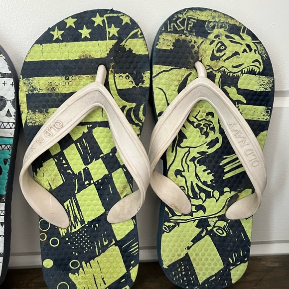 Old Navy Boy Flip flops, Set of 2, Good used condition, Skull & Dinosaur pattern - Picture 3 of 6